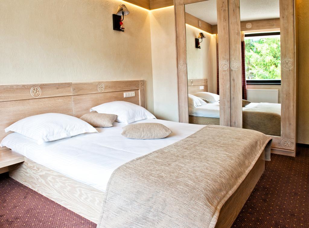 Hotel Domeniul Dornei Vatra Dornei Habitación foto